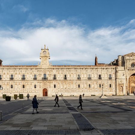 Parador De Turismo De Leon Bagian luar foto