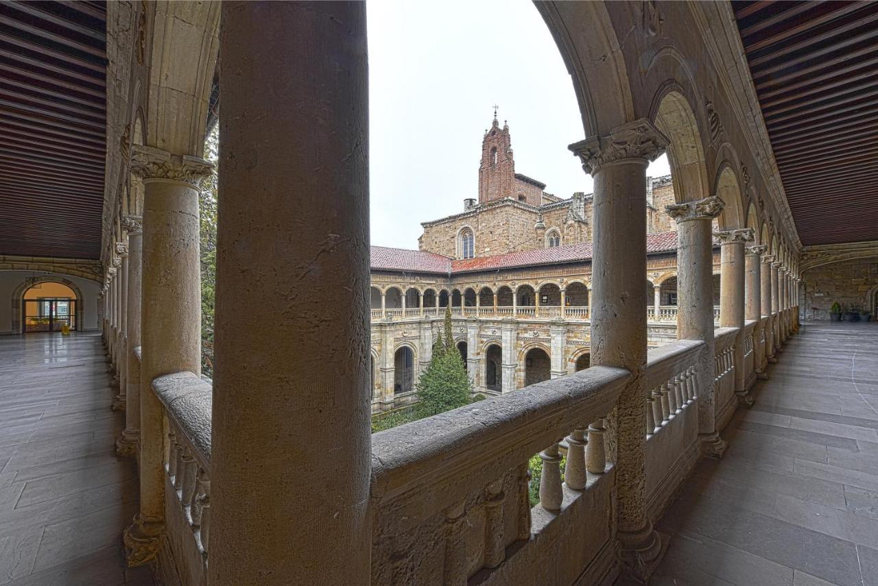 Parador De Turismo De Leon Bagian luar foto