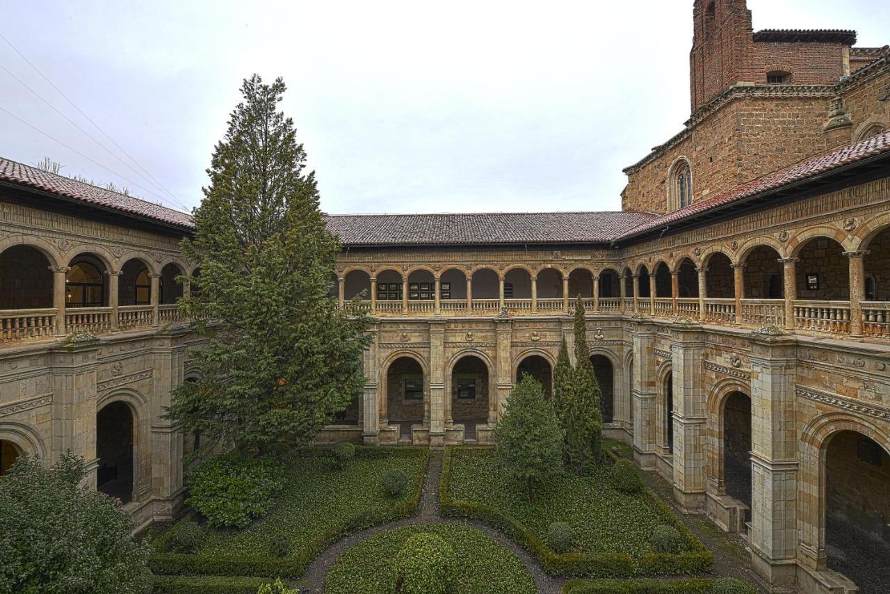 Parador De Turismo De Leon Bagian luar foto