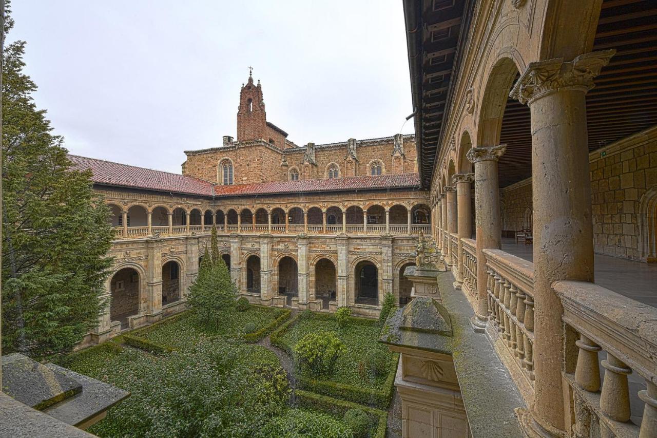 Parador De Turismo De Leon Bagian luar foto