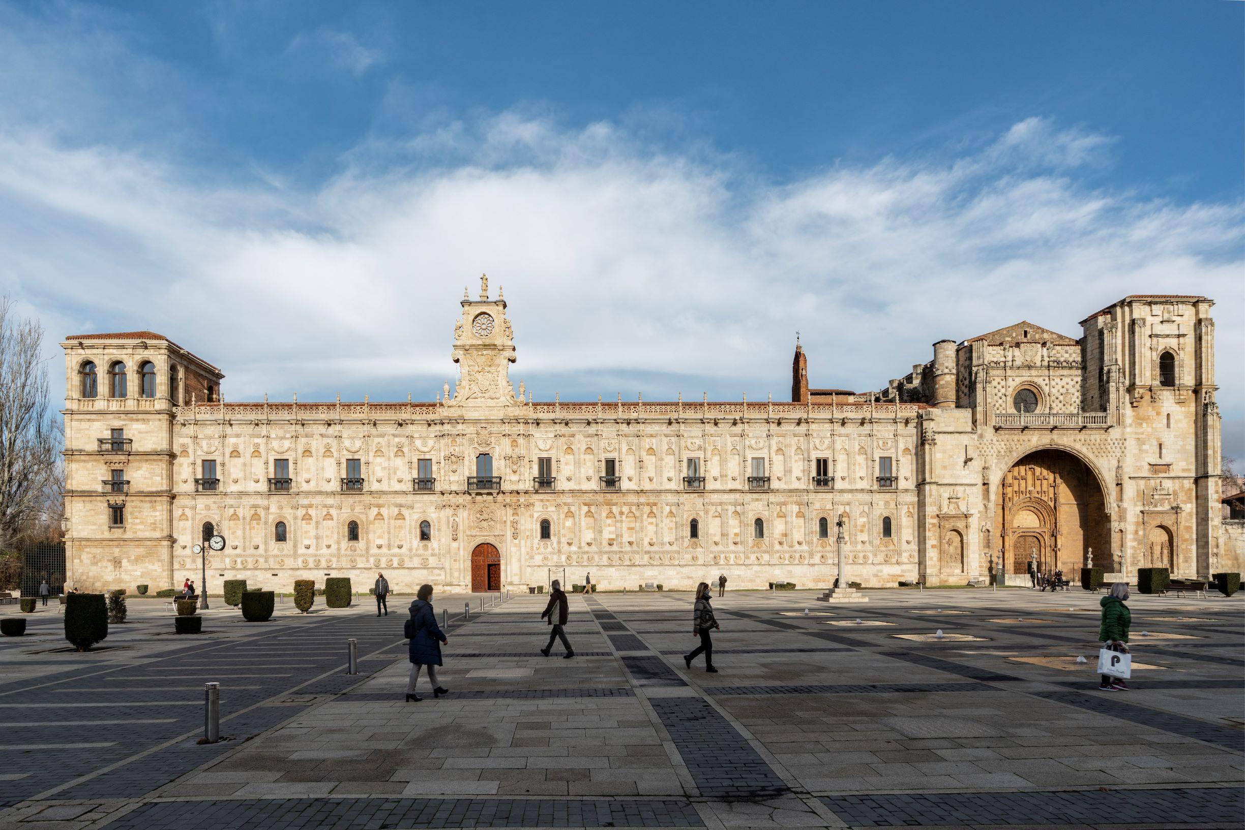 Parador De Turismo De Leon Bagian luar foto